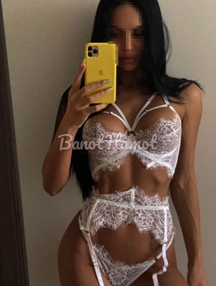 All types of erotic massages are available All types of erotic massages are available