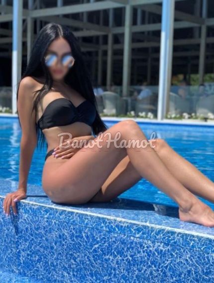 Hot sex with escort service girls Hot sex with escort service girls