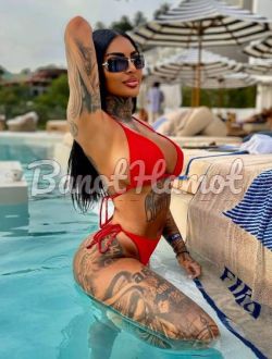 ספיר הקוקסינלית במקום פרטי